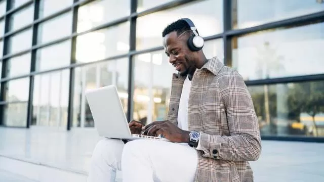 A young man from Generation Z discovered a LinkedIn flaw to be the first candidate and ended up working at Google.